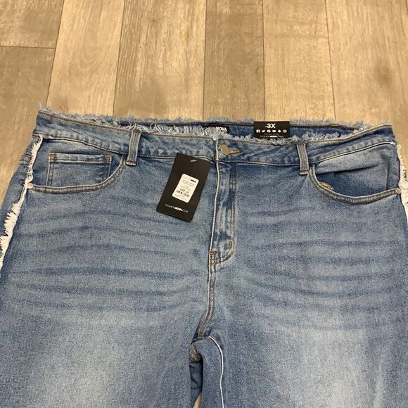 Womens Nwt Forever 21 Cropped Frayed Jeans - Picture 4 of 6